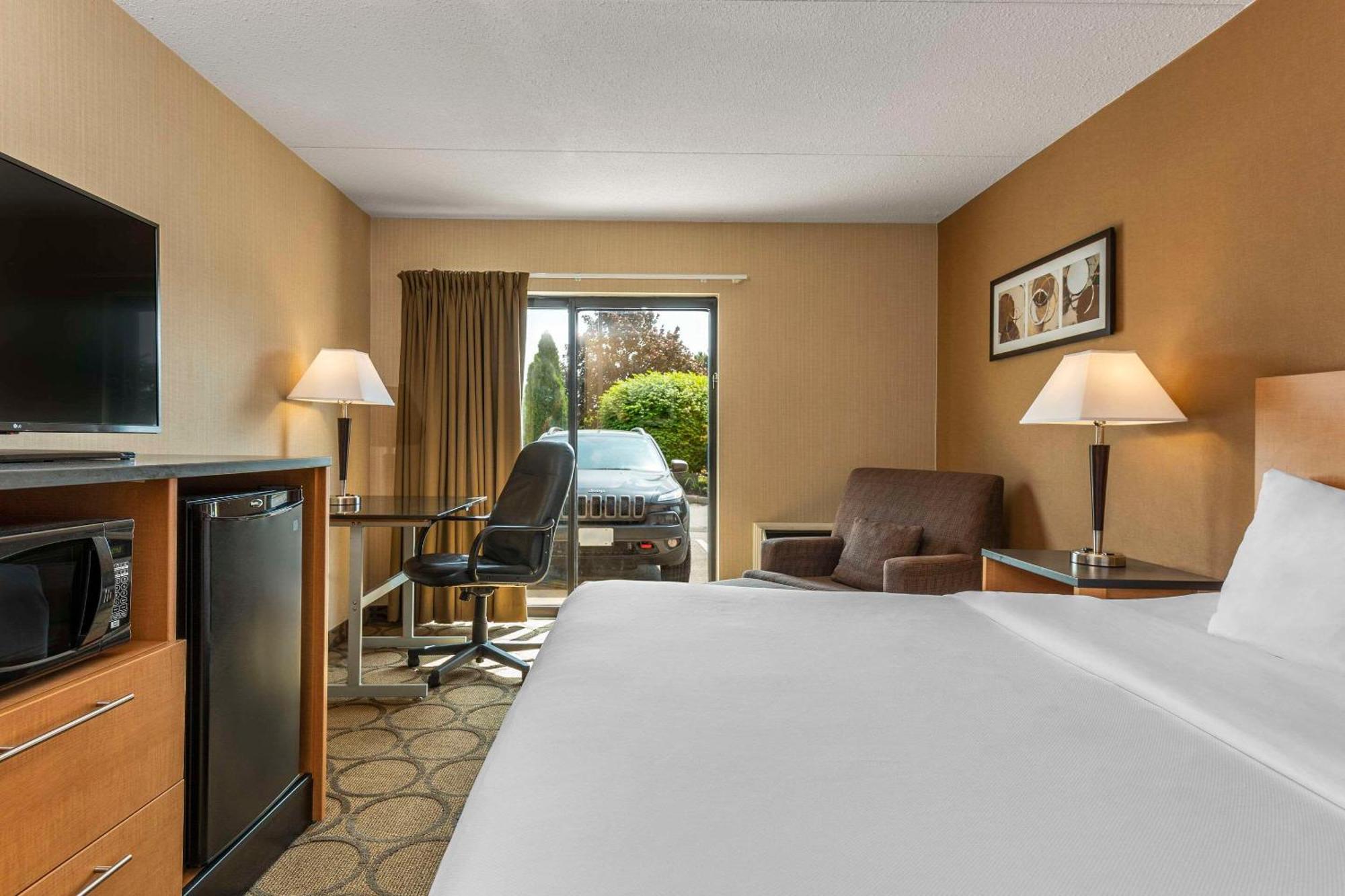 Comfort Inn Thetford Mines Exterior photo